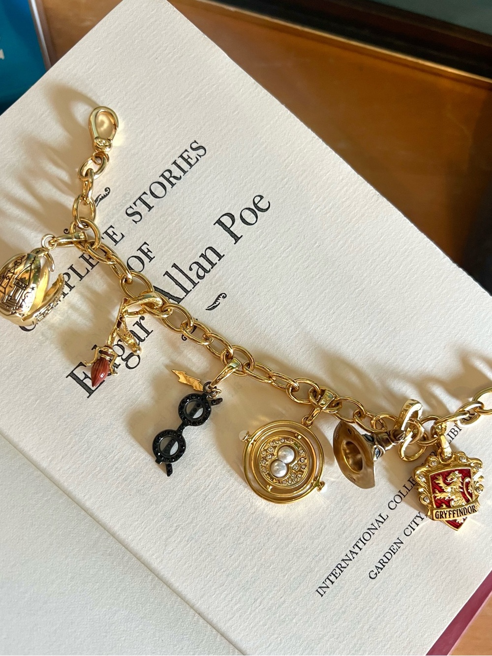 Vintage 2004 My Noble Collection Harry Potter Gryffindor Hogwarts Charm Bracelet
